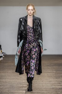 defile-olivier-theyskens-printemps-ete-2019-paris-look-28.thumb.jpg.3b64919c61601b1ad8c5d15ee050612b.jpg