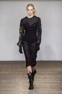 defile-olivier-theyskens-printemps-ete-2019-paris-look-8.thumb.jpg.6e6b333cea5e262dd7476468abf77ef7.jpg