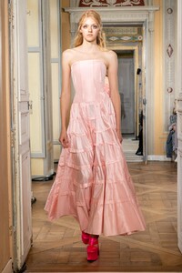 defile-olivier-theyskens-printemps-ete-2020-paris-look-38.thumb.jpg.6370ec600724c55ac406288e36bbb47e.jpg