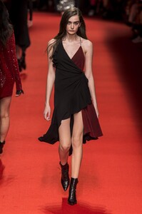 defile-philosophy-di-lorenzo-serafini-automne-hiver-2019-2020-milan-look-35.thumb.jpg.b201dcc00771434507f89eb13a51662b.jpg