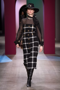 defile-ports-1961-automne-hiver-2020-2021-milan-look-18.thumb.jpg.06c669b63e575583a1c4f53135d4b500.jpg