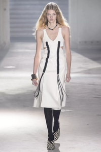 defile-proenza-schouler-automne-hiver-2018-2019-paris-look-17.thumb.jpg.a853513ef88042a7979106c4e2da4295.jpg