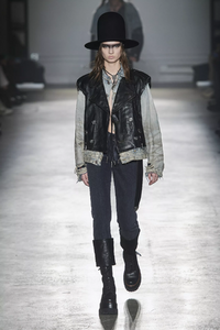 defile-r13-automne-hiver-2020-2021-new-york-look-28.thumb.jpg.803d75da17cee6a54d76e65efcfce63f.jpg