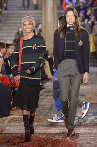 defile-ralph-lauren-automne-hiver-2018-2019-new-york-look-104.thumb.jpg.54cbe07dbed53174b141605e7704ab57.jpg