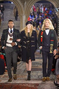 defile-ralph-lauren-automne-hiver-2018-2019-new-york-look-107.thumb.jpg.c6f4d9f4df3d225551b04e16d3aad9e0.jpg
