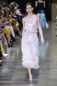 defile-rochas-printemps-ete-2019-paris-look-35.thumb.jpg.54b57a26f89d72de90b956adb8fba27d.jpg