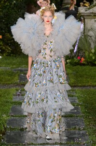 defile-rodarte-printemps-ete-2019-new-york-look-20.thumb.jpg.1ed396ace346ca6c0d6b565738fe1ef2.jpg