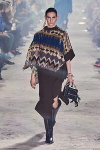 defile-sacai-automne-hiver-2020-2021-paris-look-10.thumb.jpg.9c0adebc7b3b2fab0d1d5dc4531d2d7f.jpg