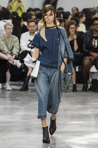 defile-sacai-printemps-ete-2019-paris-look-14.thumb.jpg.fb87a91d00e122e001bd167423739cf3.jpg