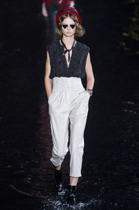 defile-saint-laurent-printemps-ete-2019-paris-look-65.thumb.jpg.9763b413ccf37925ab6c10a265badb30.jpg