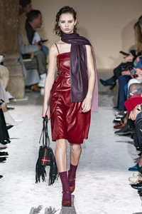 defile-salvatore-ferragamo-automne-hiver-2019-2020-milan-look-25.thumb.jpg.1dd83c0d239a022171763140b07fb4d3.jpg