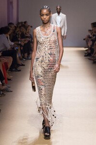 defile-salvatore-ferragamo-printemps-ete-2019-milan-look-43.thumb.jpg.d5519ac4e1ed8412e3debf8ef71dfc49.jpg