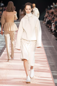 defile-sportmax-automne-hiver-2019-2020-milan-look-42.thumb.jpg.ea51a907a678c33e341a548ca77dbe07.jpg