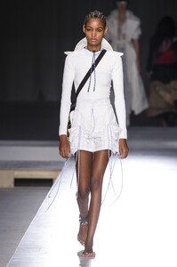 defile-sportmax-printemps-ete-2019-milan-look-30.thumb.jpg.376f45be40c45a675b1a3350a0cea18d.jpg