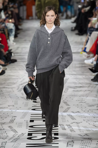 defile-stella-mccartney-automne-hiver-2019-2020-paris-look-27.thumb.jpg.38c5f182fe33eaf6da06161bc01eae3b.jpg
