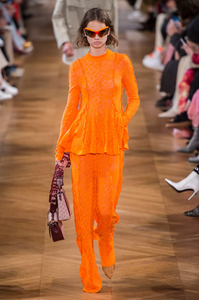 defile-stella-mccartney-printemps-ete-2019-paris-look-11.thumb.jpg.84f93a8db31fb8c9c6aa1ac2ae730f4e.jpg