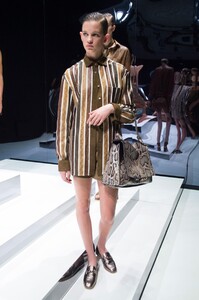 defile-tod039s-printemps-ete-2017-milan-look-13.thumb.jpg.2c4b0a3d61e025f4823719eeb23a5cf8.jpg