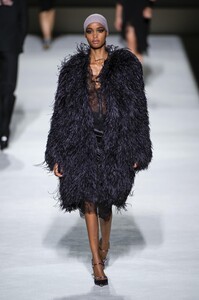 defile-tom-ford-printemps-ete-2019-new-york-look-34.thumb.jpg.4b7a0bef7c7dd11161957459d0eef59a.jpg