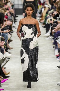 defile-valentino-automne-hiver-2018-2019-paris-look-59.thumb.jpg.4317ab697cbe7eaaff9bf75be52edf92.jpg