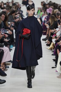 defile-valentino-automne-hiver-2020-2021-paris-look-69.thumb.jpg.eb3777b2d89d3e11a7fe3286668330ff.jpg