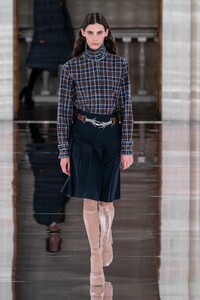 defile-victoria-beckham-automne-hiver-2020-2021-londres-look-15.thumb.jpg.0688a14f9b79a511686da6b46ea0a920.jpg