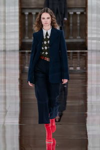 defile-victoria-beckham-automne-hiver-2020-2021-londres-look-22.thumb.jpg.5090cde69f91e07deae2cbd710ddf482.jpg