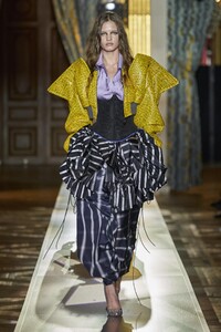 defile-vivienne-westwood-automne-hiver-2020-2021-paris-look-42.thumb.jpg.60af90f344f4dc6da54b195b557b05b6.jpg