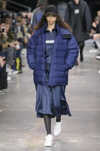 defile-y-3-automne-hiver-2019-2020-paris-look-31.thumb.jpg.f90cab38f0357726fa2b3bf97d67e20b.jpg