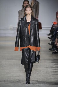 defile-zadig-amp-voltaire-automne-hiver-2020-2021-new-york-look-23.thumb.jpg.d22851b3e996838634e63d8c0cf684d2.jpg