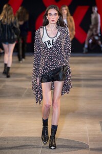 defile-zadig-amp-voltaire-printemps-ete-2019-paris-look-34.thumb.jpg.ca794453785c4c6a83668db389c14b0e.jpg