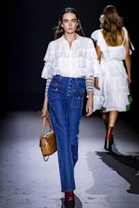 defile-zadig-amp-voltaire-printemps-ete-2020-paris-look-16.thumb.jpg.952130a08afd54506c7fef8ef87c2a67.jpg