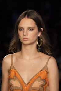 detail-defile-alberta-ferretti-printemps-ete-2020-milan-detail-45.thumb.jpg.83e8575abb34176dcc91665f6e200ab9.jpg