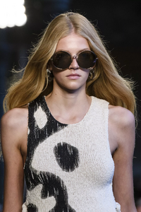 detail-defile-altuzarra-printemps-ete-2018-paris-detail-41.thumb.jpg.4c56a47af2e01ff2bb7738ee980f5c68.jpg
