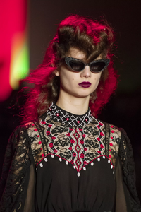 detail-defile-anna-sui-automne-hiver-2020-2021-new-york-detail-119.thumb.jpg.37afc5b48cafc4eb8d9303d38b5055fe.jpg