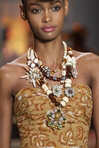 detail-defile-anna-sui-printemps-ete-2019-new-york-detail-71.thumb.jpg.154da360411bf546631eb70a57395b26.jpg