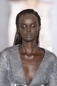 detail-defile-balmain-printemps-ete-2019-paris-detail-204.thumb.jpg.681f3039bca2a571becf3c57bd088ba0.jpg