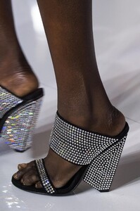 detail-defile-balmain-printemps-ete-2019-paris-detail-85.thumb.jpg.55631070f2561e670b30f0e4cf80f65d.jpg