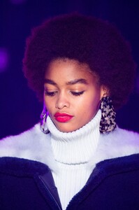 detail-defile-brandon-maxwell-automne-hiver-2018-2019-new-york-detail-11.thumb.jpg.8063827a2d8225f5b6f6809c36965819.jpg