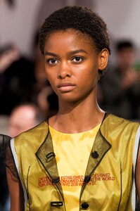 detail-defile-calvin-klein-printemps-ete-2018-new-york-detail-172.thumb.jpg.dd41924c85abc89ce6b4a645094c4979.jpg