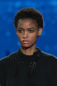 detail-defile-calvin-klein-printemps-ete-2019-new-york-detail-166.thumb.jpg.cadbcea17dd0b2cb07757ca97f6bb19a.jpg