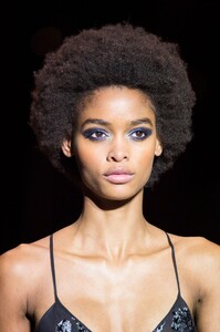 detail-defile-carolina-herrera-automne-hiver-2018-2019-new-york-detail-62.thumb.jpg.b99d66ffd6e3048ff967128f05e9a020.jpg