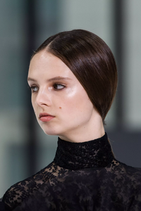 detail-defile-carolina-herrera-automne-hiver-2020-2021-new-york-detail-71.thumb.jpg.32a006bc6b0a11109d3c40be2291ba18.jpg