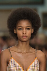 detail-defile-carolina-herrera-printemps-ete-2019-new-york-detail-18.thumb.jpg.c0d3f19848a971ef12e36a5c51c1b7bf.jpg