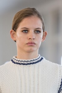 detail-defile-carven-automne-hiver-2018-2019-paris-detail-49.thumb.jpg.e218c4e4aa8ce668eeaa8154c530764c.jpg