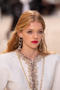 detail-defile-chanel-printemps-ete-2019-paris-detail-203.thumb.jpg.2e581ce20d580994b760a43c44052604.jpg