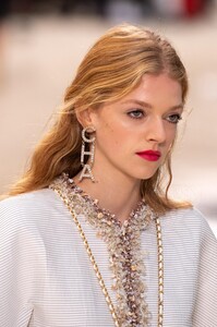detail-defile-chanel-printemps-ete-2019-paris-detail-204.thumb.jpg.c0de34596d20defb22cdc1c57bc14719.jpg
