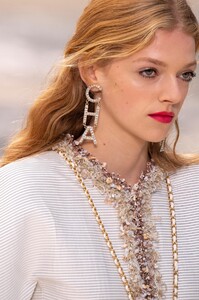 detail-defile-chanel-printemps-ete-2019-paris-detail-205.thumb.jpg.973899782da79cc87879d97217be45cd.jpg