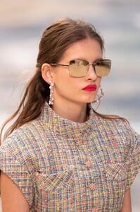 detail-defile-chanel-printemps-ete-2019-paris-detail-44.thumb.jpg.cc4a99189a68174707bf6f2196be3bfa.jpg