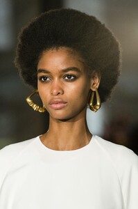 detail-defile-derek-lam-automne-hiver-2018-2019-new-york-detail-92.thumb.jpg.40e1de6a4adb6425dd283747698eceb8.jpg