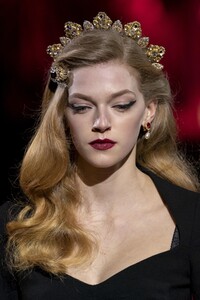 detail-defile-dolce-amp-gabbana-automne-hiver-2019-2020-milan-detail-436.thumb.jpg.50403aa31415acdec1ff9309d2b5a954.jpg